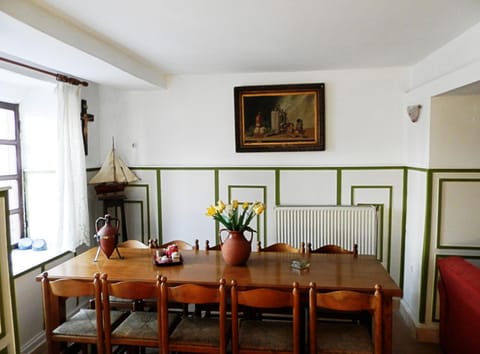 Restaurant/places to eat, Communal lounge/ TV room