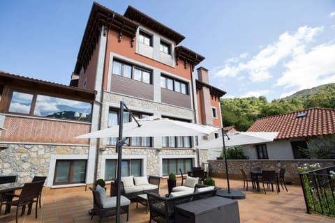 Facade/entrance, Balcony/Terrace