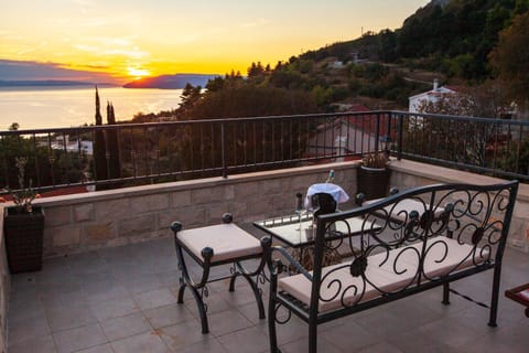 Natural landscape, Balcony/Terrace, Sea view