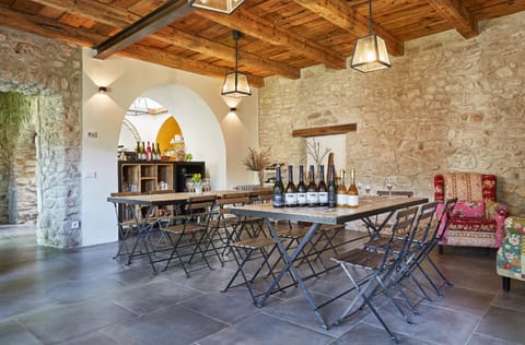 Living room, Decorative detail, Seating area, Dining area, Evening entertainment