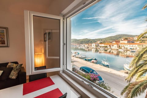 Dining area, City view, Sea view, Street view