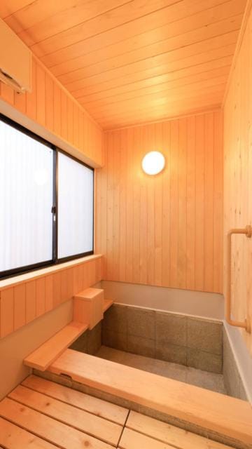 Hot Spring Bath, Bathroom