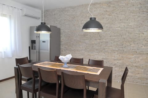 Food and drinks, Dining area, Communal kitchen