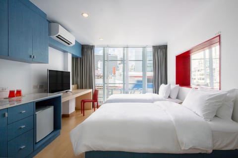 Day, Summer, TV and multimedia, Balcony/Terrace, Balcony/Terrace, Photo of the whole room, Decorative detail, Seating area, Bedroom, On site, City view, City view
