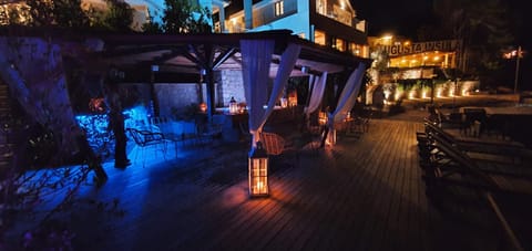 Hot Tub, Lounge or bar