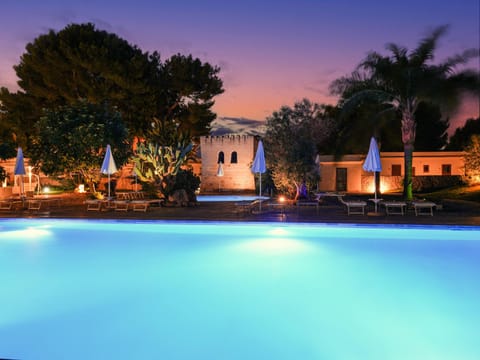 Night, Garden, Garden view, Pool view, Swimming pool, sunbed