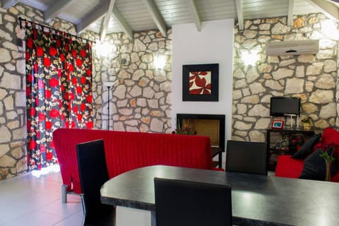 TV and multimedia, Kitchen or kitchenette, Living room