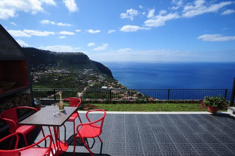 BBQ facilities, Garden, Balcony/Terrace, Mountain view, Sea view