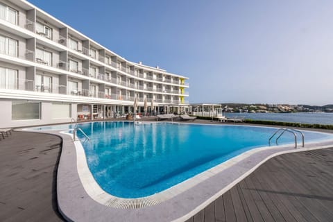 Property building, Off site, Solarium, Sea view, Swimming pool, Swimming pool
