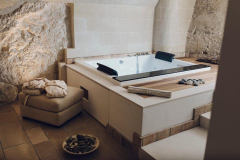 Hot Tub, Spa and wellness centre/facilities