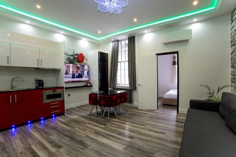 TV and multimedia, Kitchen or kitchenette, Living room, Seating area, Dining area, Bedroom