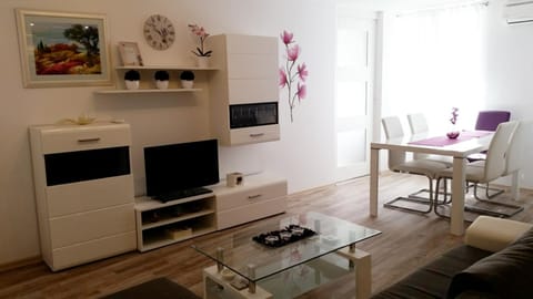 TV and multimedia, Dining area