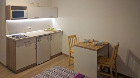 Night, Summer, Coffee/tea facilities, Kitchen or kitchenette, Decorative detail, Seating area, On site, Meals, Lunch, Dinner, Family