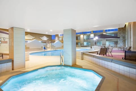 Hot Tub, Swimming pool