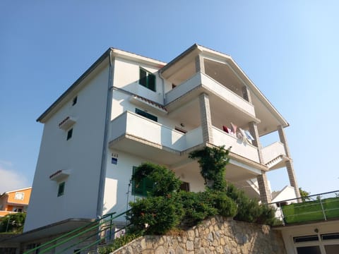 Property building, Day, Neighbourhood