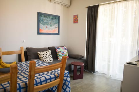 Living room, Seating area, Dining area, air conditioner