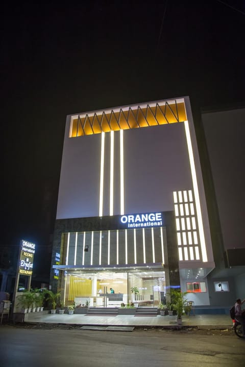 Facade/entrance, Bird's eye view