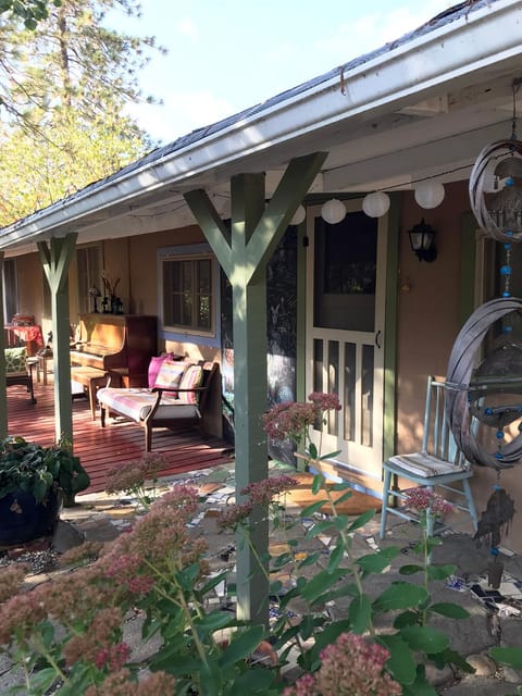 Patio, Facade/entrance, BBQ facilities, Garden, Balcony/Terrace