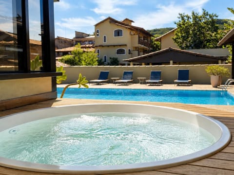 Patio, Day, Natural landscape, Hot Tub, Pool view, Swimming pool, sunbed