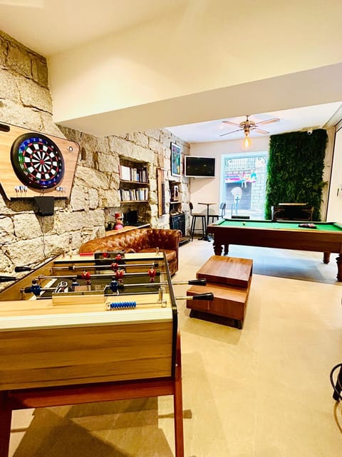 Billiard, Game Room