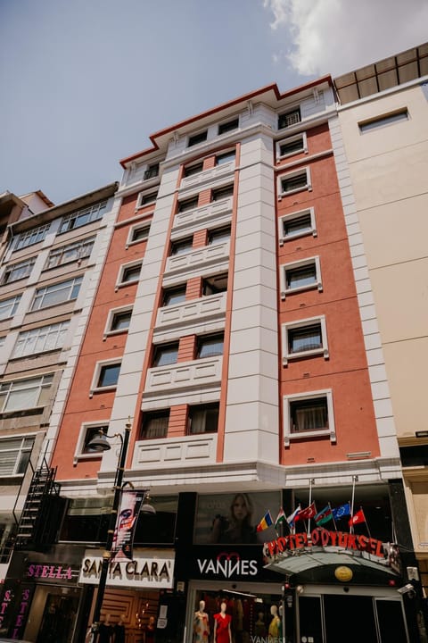 Property building, Nearby landmark, Facade/entrance, Property logo or sign, Bird's eye view, Floor plan