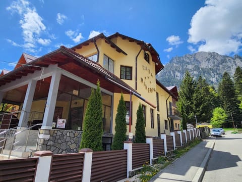 Property building, Day, Natural landscape, Mountain view, Location