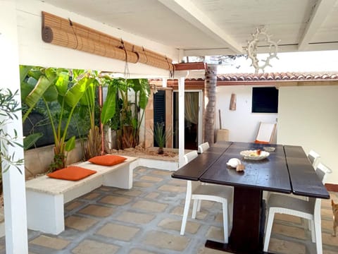 Patio, Dining area