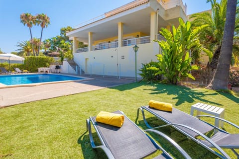 Property building, Garden, Swimming pool