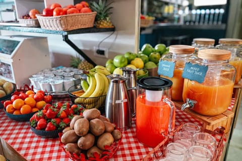 Breakfast, Continental breakfast, Buffet breakfast, Italian breakfast