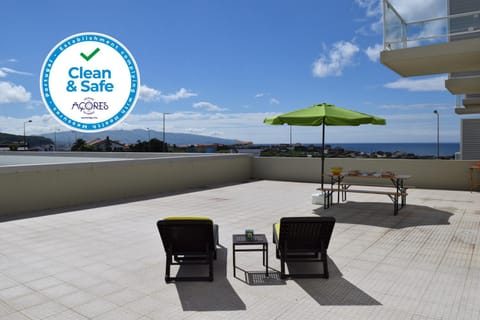 View (from property/room), Balcony/Terrace, Mountain view, Sea view, Street view, Certificate/Award, sunbed