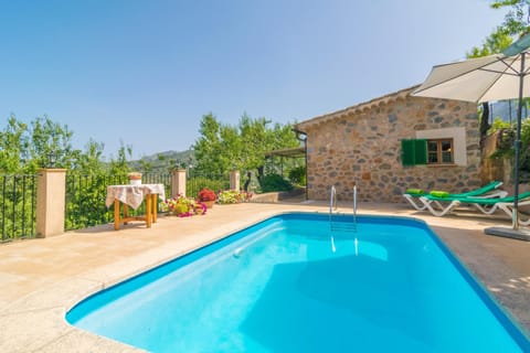 Facade/entrance, Swimming pool