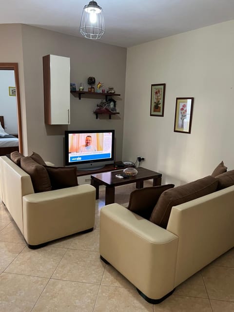 TV and multimedia, Living room, Evening entertainment