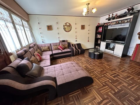 Communal lounge/ TV room, TV and multimedia, Living room, Seating area, Evening entertainment