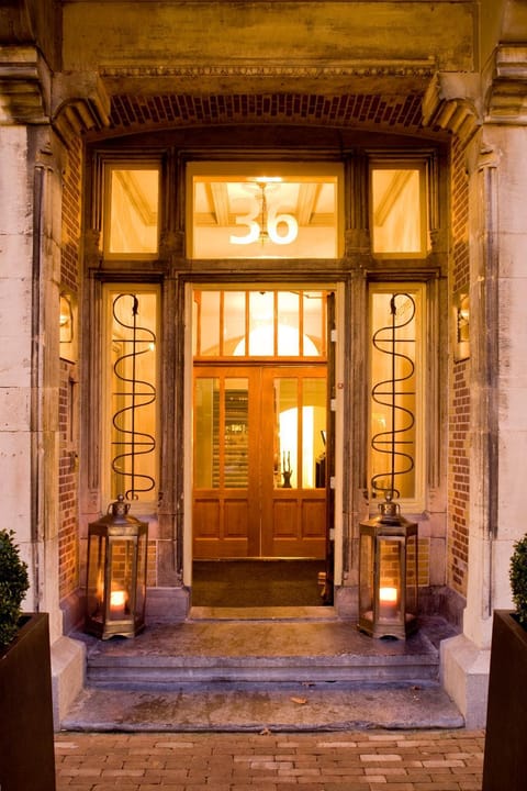 Facade/entrance