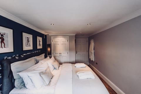 No.10 Broadway Apartment in Broadway