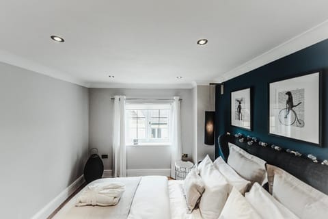 No.10 Broadway Apartment in Broadway