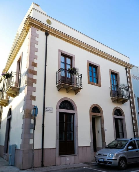 Facade/entrance, Street view