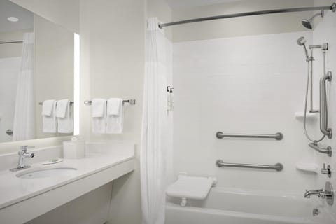 Shower, Bathroom, Bath, towels, acessibility