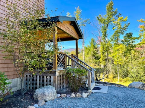 Facade/entrance, Mountain view