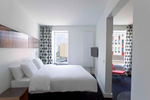 Bed, Photo of the whole room, Landmark view