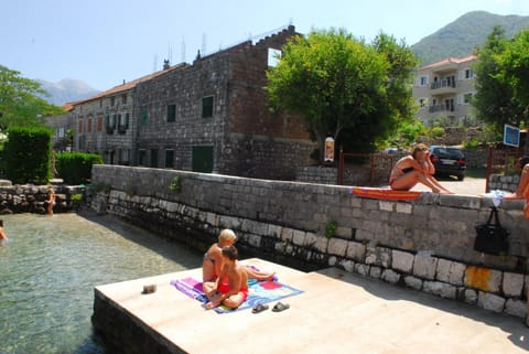 Neighbourhood, Beach