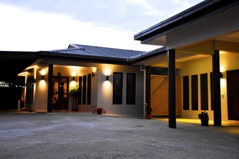 Patio, Facade/entrance