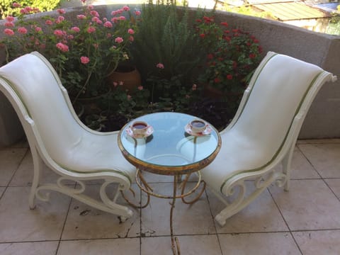 Patio, Day, Balcony/Terrace, Seating area