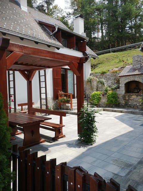 Holiday House Kod Ajke House in Lika-Senj County