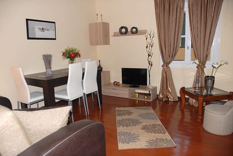 TV and multimedia, Living room, Dining area