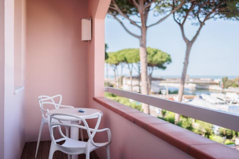 Balcony/Terrace, Living room