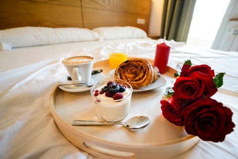 Food and drinks, Breakfast, Continental breakfast