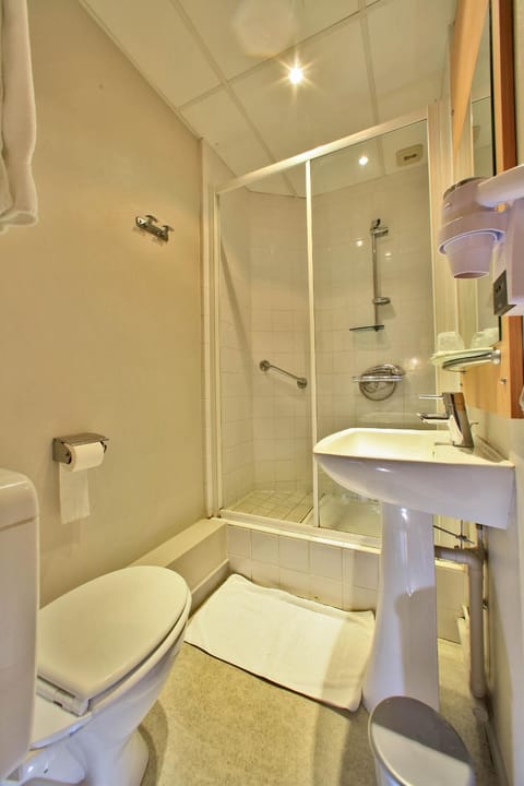 Logis Hôtel Le Lion d'Or Hotel in Centre-Val de Loire