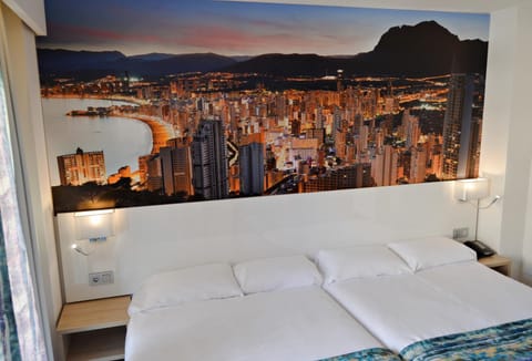 TV and multimedia, Photo of the whole room, Decorative detail, Bedroom