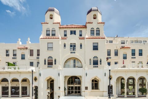 Property building, Facade/entrance